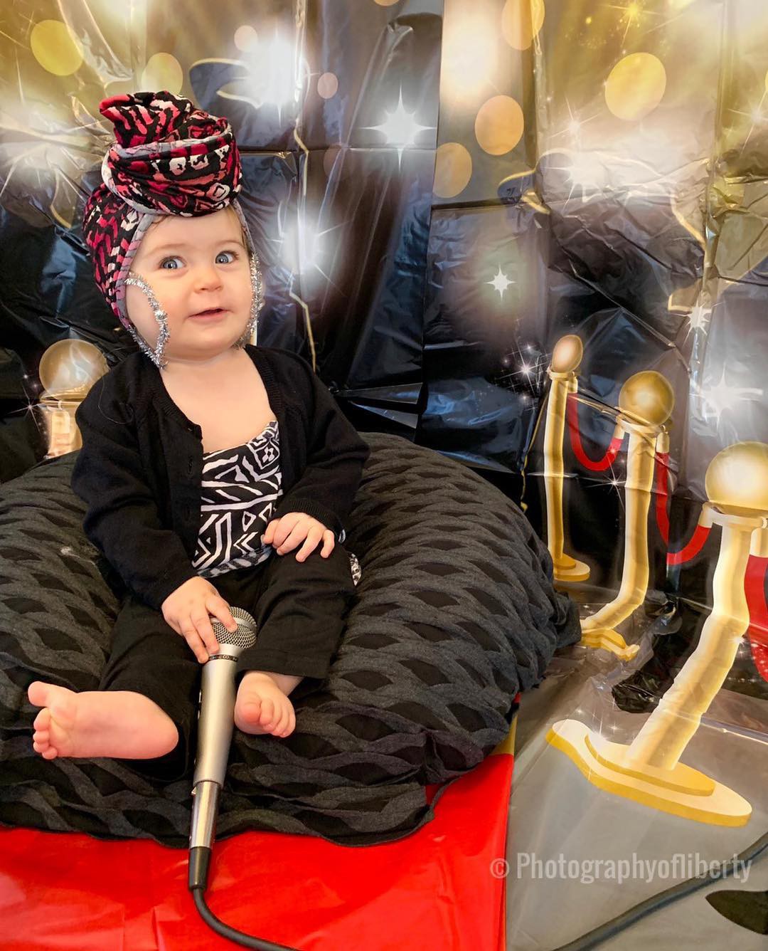 Bộ ảnh hút nghìn like: Cô bé 9 tháng tuổi được mẹ phối cho hàng chục bộ “cánh” nổi bần bật y như một cô nàng cá tính đích thực - Ảnh 14. Bộ ảnh hút nghìn like: Cô bé 9 tháng tuổi được mẹ phối cho hàng chục bộ “cánh” nổi bần bật y như một cô nàng cá tính đích thực - Ảnh 14.