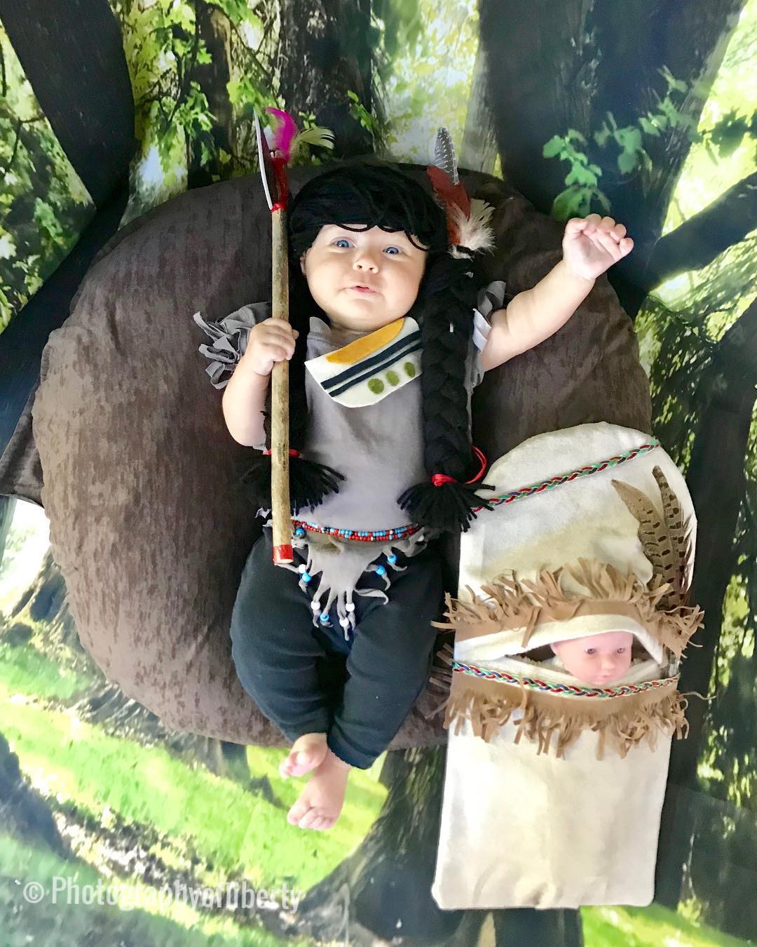 Bộ ảnh hút nghìn like: Cô bé 9 tháng tuổi được mẹ phối cho hàng chục bộ “cánh” nổi bần bật y như một cô nàng cá tính đích thực - Ảnh 15. Bộ ảnh hút nghìn like: Cô bé 9 tháng tuổi được mẹ phối cho hàng chục bộ “cánh” nổi bần bật y như một cô nàng cá tính đích thực - Ảnh 15.