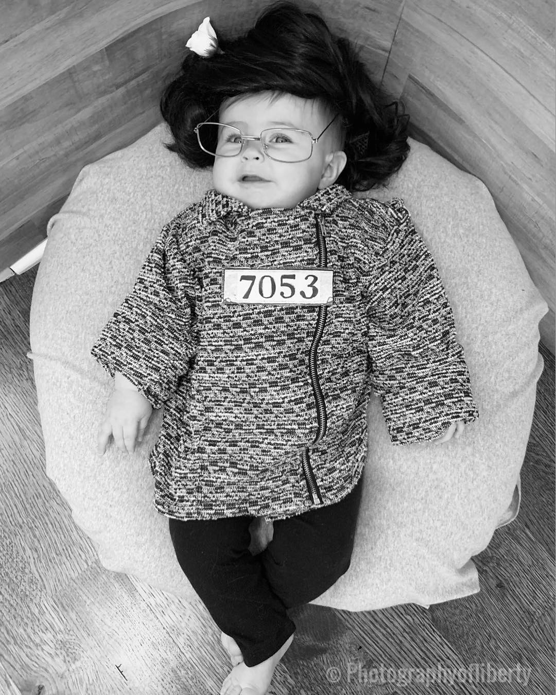 Bộ ảnh hút nghìn like: Cô bé 9 tháng tuổi được mẹ phối cho hàng chục bộ “cánh” nổi bần bật y như một cô nàng cá tính đích thực - Ảnh 16. Bộ ảnh hút nghìn like: Cô bé 9 tháng tuổi được mẹ phối cho hàng chục bộ “cánh” nổi bần bật y như một cô nàng cá tính đích thực - Ảnh 16.