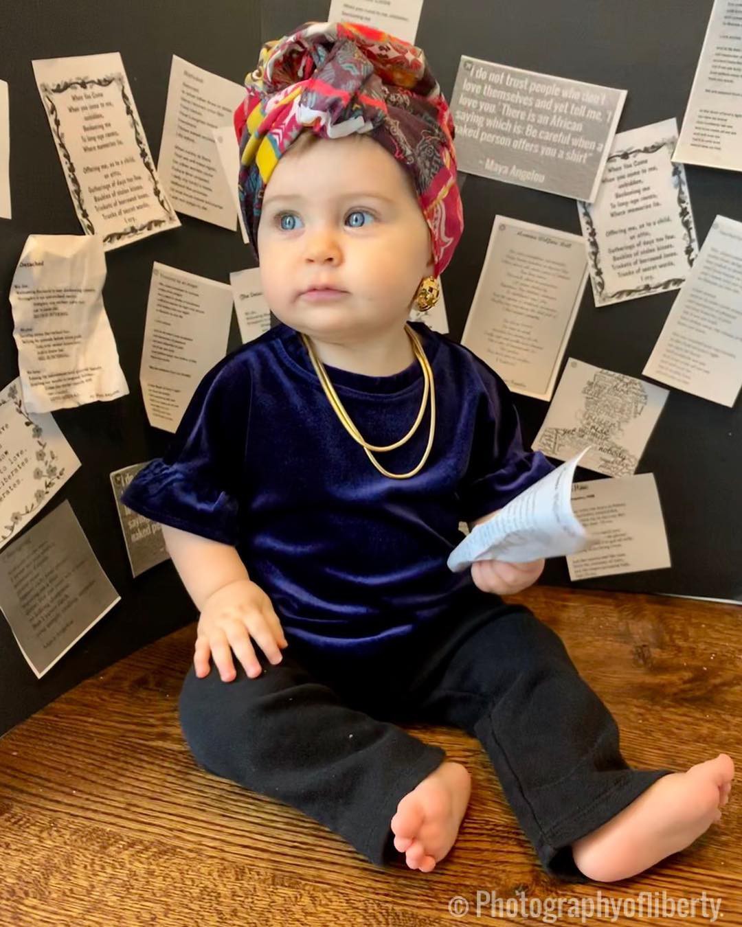 Bộ ảnh hút nghìn like: Cô bé 9 tháng tuổi được mẹ phối cho hàng chục bộ “cánh” nổi bần bật y như một cô nàng cá tính đích thực - Ảnh 17. Bộ ảnh hút nghìn like: Cô bé 9 tháng tuổi được mẹ phối cho hàng chục bộ “cánh” nổi bần bật y như một cô nàng cá tính đích thực - Ảnh 17.