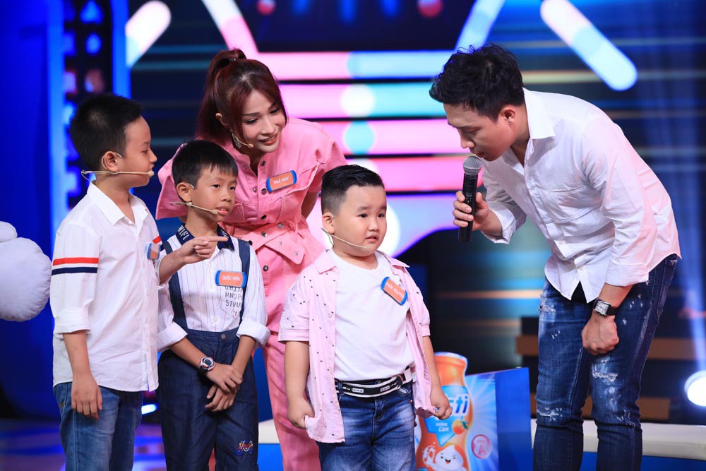 Nhanh như chớp nhí mùa 2: Khách mời suýt ngất trước câu hỏi lạ lùng về người chị tên Hương - Ảnh 8. Nhanh như chớp nhí mùa 2: Khách mời suýt ngất trước câu hỏi lạ lùng về người chị tên Hương - Ảnh 8.