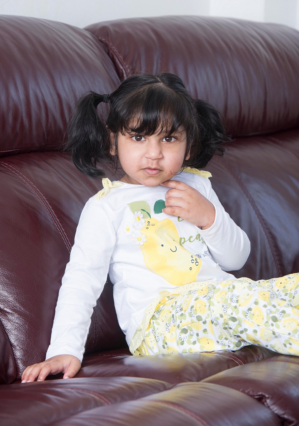 Bé gái nguy kịch sắp chết, bác sĩ cứu mạng bằng cách... ngửi ráy tai để chẩn đoán bệnh - Ảnh 2. Bé gái nguy kịch sắp chết, bác sĩ cứu mạng bằng cách... ngửi ráy tai để chẩn đoán bệnh - Ảnh 2.