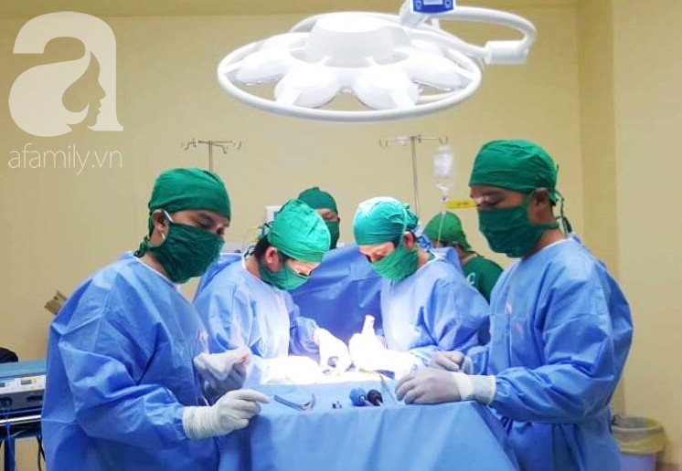 Phòng khám phối hợp bệnh viện cứu hai phụ nữ nguy kịch vì vỡ u buồng trứng, vỡ thai ngoài tử cung trong 1 ngày - Ảnh 1. Phòng khám phối hợp bệnh viện cứu hai phụ nữ nguy kịch vì vỡ u buồng trứng, vỡ thai ngoài tử cung trong 1 ngày - Ảnh 1.