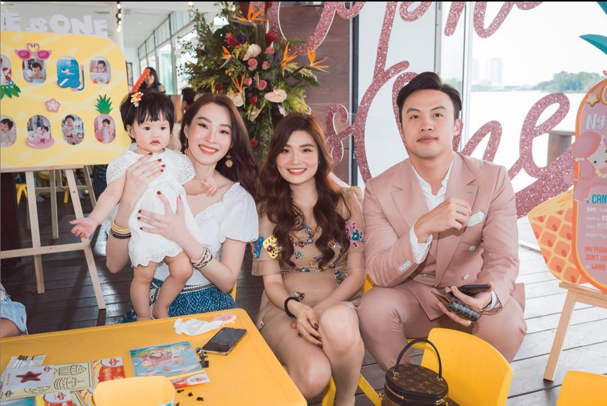 Lâu lắm mới xuất hiện, công chúa nhà Đặng Thu Thảo gây bất ngờ vì lớn phổng phao trong tiệc mừng sinh nhật - Ảnh 2. Lâu lắm mới xuất hiện, công chúa nhà Đặng Thu Thảo gây bất ngờ vì lớn phổng phao trong tiệc mừng sinh nhật - Ảnh 2.