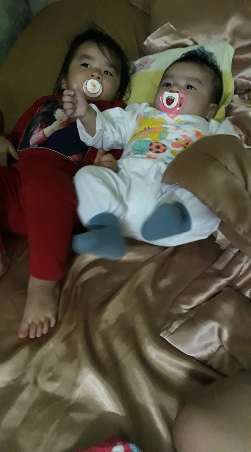 Mẹ trẻ ngủ gật ít phút, khi tỉnh dậy nhìn mặt hai con mà hốt hoảng, hội chị em thì chỉ biết bò ra cười - Ảnh 4. Mẹ trẻ ngủ gật ít phút, khi tỉnh dậy nhìn mặt hai con mà hốt hoảng, hội chị em thì chỉ biết bò ra cười - Ảnh 4.