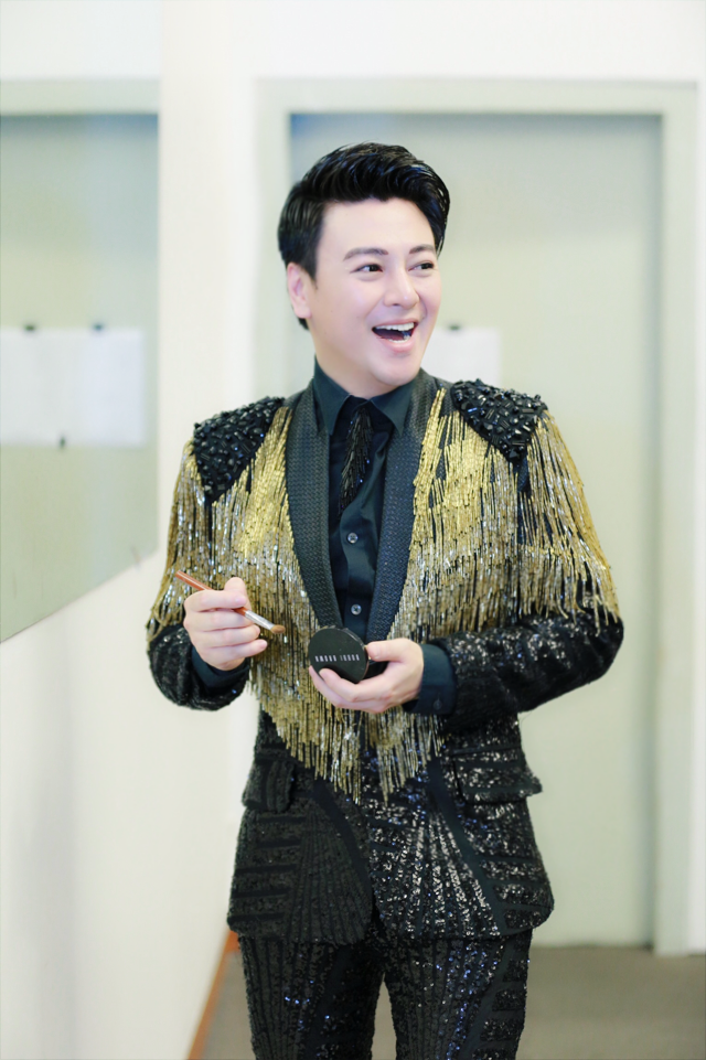 Lệ Quy&ecirc;n khiến mọi người cười thả phanh khi l&agrave;m điều n&agrave;y với Phan Anh - Ảnh 4.