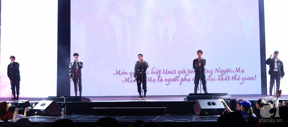 Super Junior khiến khán giả Việt vỡ òa với loạt hit khủng sau 7 năm - Ảnh 13. Super Junior khiến khán giả Việt vỡ òa với loạt hit khủng sau 7 năm - Ảnh 13.