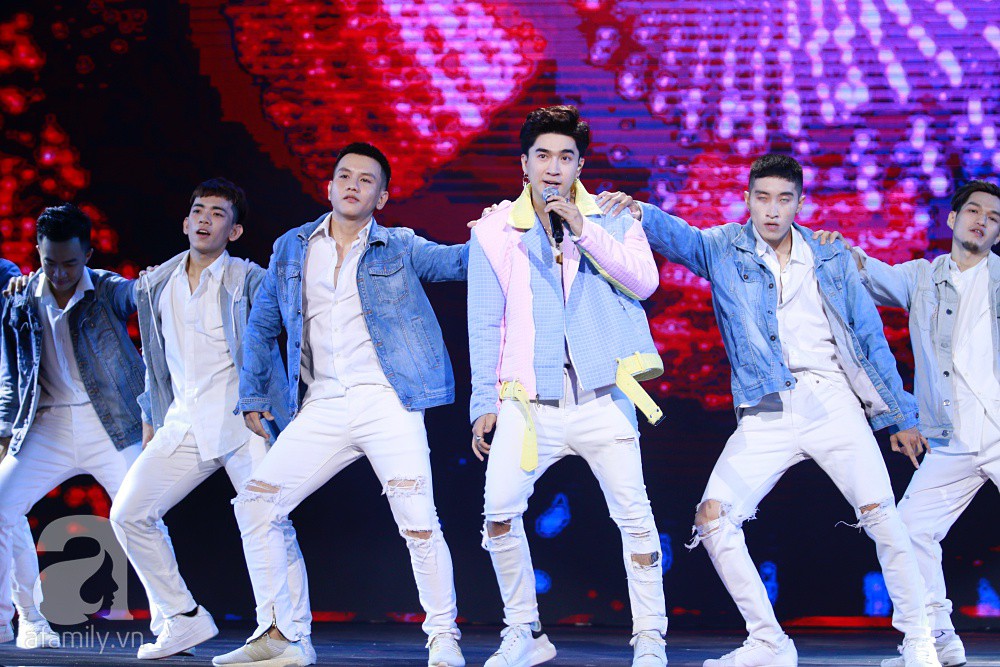 Super Junior khiến khán giả Việt vỡ òa với loạt hit khủng sau 7 năm - Ảnh 21. Super Junior khiến khán giả Việt vỡ òa với loạt hit khủng sau 7 năm - Ảnh 21.