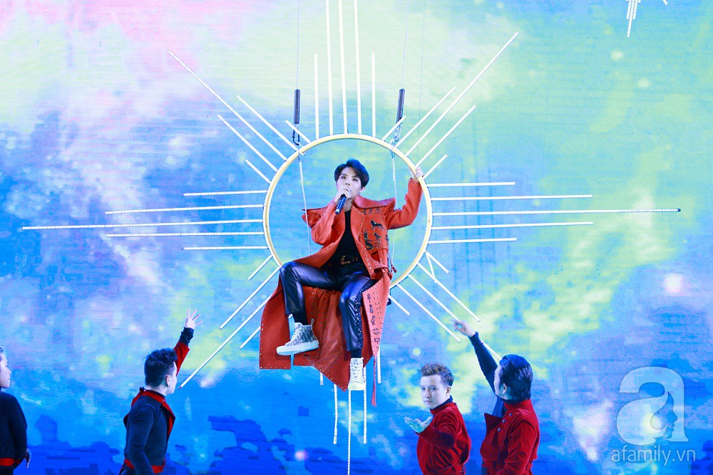 Super Junior khiến khán giả Việt vỡ òa với loạt hit khủng sau 7 năm - Ảnh 25. Super Junior khiến khán giả Việt vỡ òa với loạt hit khủng sau 7 năm - Ảnh 25.