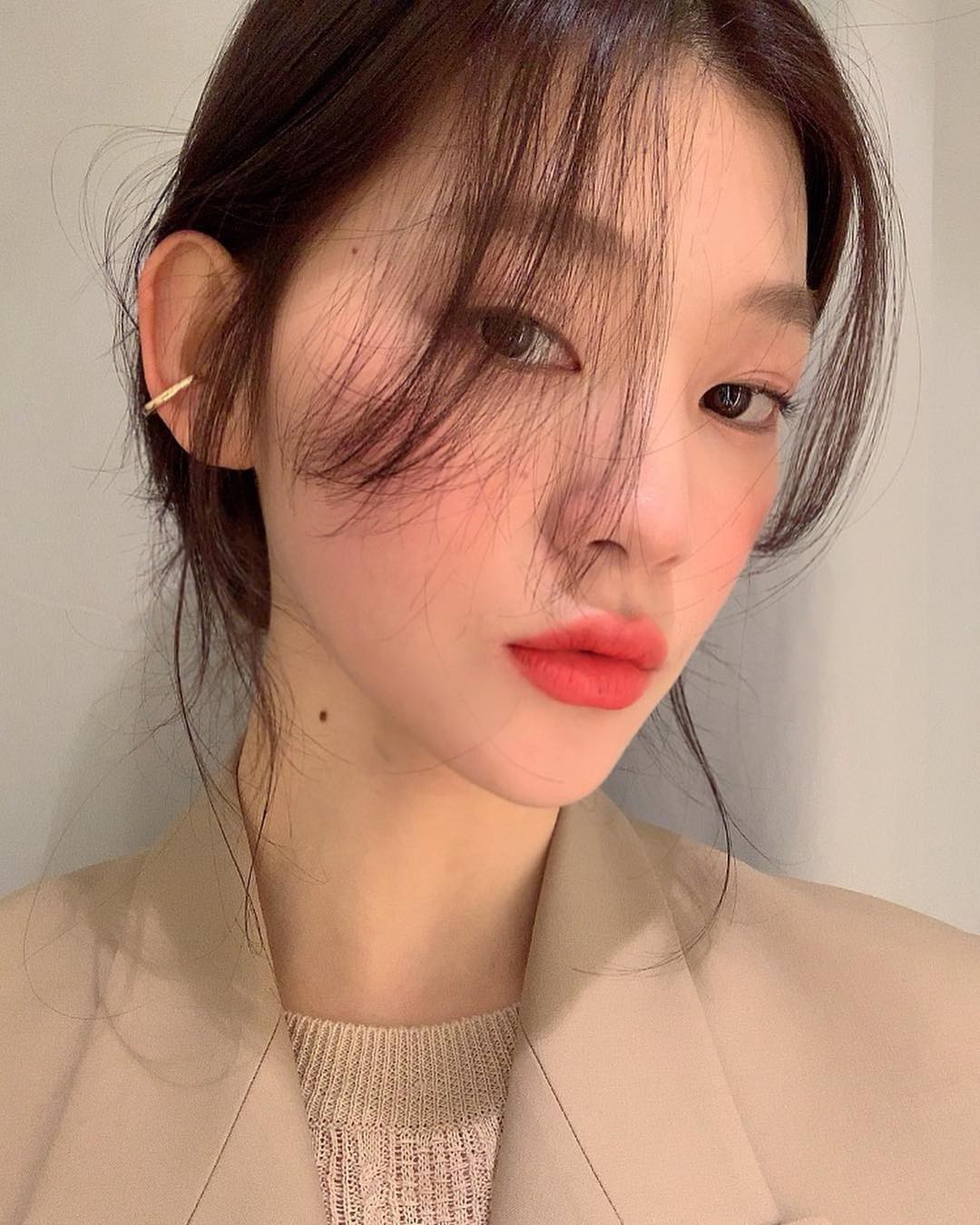 Gái xinh Instagram trang điểm thế nào mà da vừa ráo mịn vừa mướt mát? Bảo bối này chính là câu trả lời cho bạn - Ảnh 1. Gái xinh Instagram trang điểm thế nào mà da vừa ráo mịn vừa mướt mát? Bảo bối này chính là câu trả lời cho bạn - Ảnh 1.
