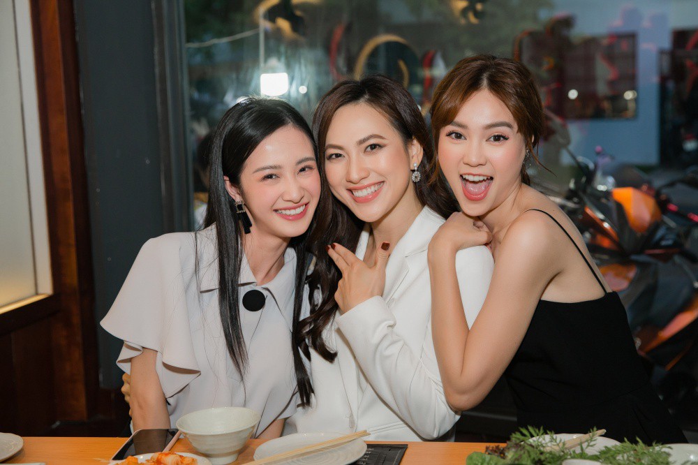 Ninh Dương Lan Ngọc diện váy gợi cảm hội ngộ hai nàng ngọc nữ mới Phương Anh Đào và Jun Vũ - Ảnh 7. Ninh Dương Lan Ngọc diện váy gợi cảm hội ngộ hai nàng ngọc nữ mới Phương Anh Đào và Jun Vũ - Ảnh 7.