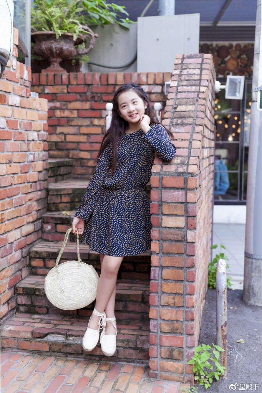 Sao nhí xinh đẹp của Bố ơi bản Trung lớn nhanh như thổi, gây sốt với chiều cao 1m7 khi mới 13 tuổi - Ảnh 10. Sao nhí xinh đẹp của Bố ơi bản Trung lớn nhanh như thổi, gây sốt với chiều cao 1m7 khi mới 13 tuổi - Ảnh 10.