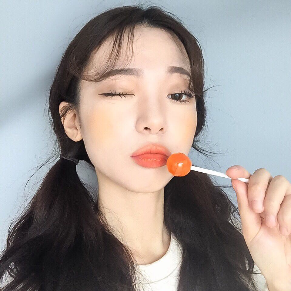 Với 5 bí kíp chọn son và đánh son, răng bạn sẽ trắng sáng hơn bội phần, nhan sắc nâng lên vài chân kính - Ảnh 2. Với 5 bí kíp chọn son và đánh son, răng bạn sẽ trắng sáng hơn bội phần, nhan sắc nâng lên vài chân kính - Ảnh 2.