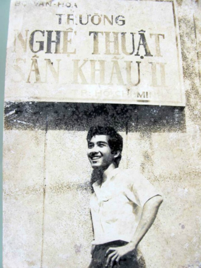 Vẻ đẹp lãng tử của Quyền Linh khi còn trẻ - Ảnh 2. Vẻ đẹp lãng tử của Quyền Linh khi còn trẻ - Ảnh 2.