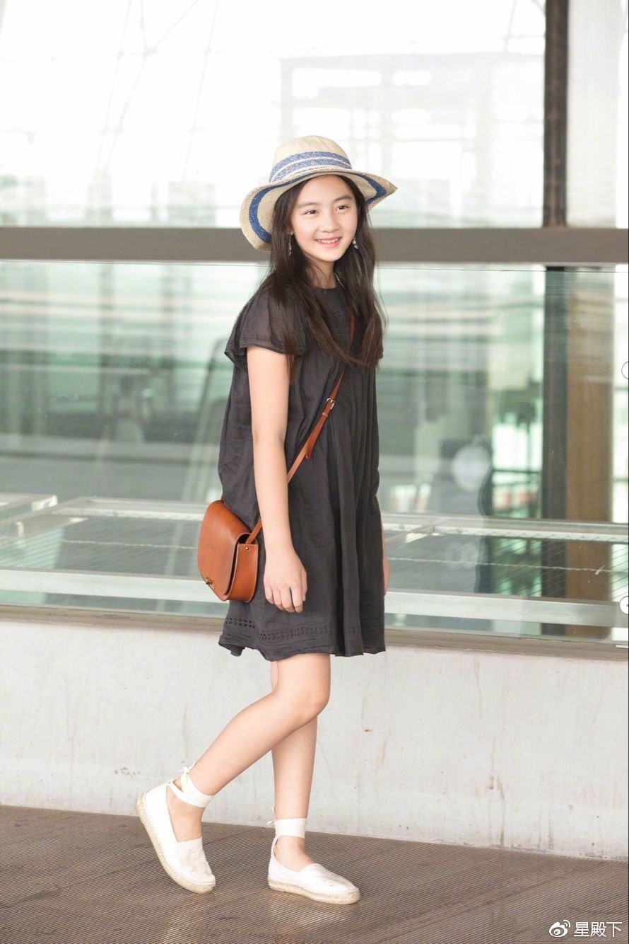 Sao nhí xinh đẹp của Bố ơi bản Trung lớn nhanh như thổi, gây sốt với chiều cao 1m7 khi mới 13 tuổi - Ảnh 4. Sao nhí xinh đẹp của Bố ơi bản Trung lớn nhanh như thổi, gây sốt với chiều cao 1m7 khi mới 13 tuổi - Ảnh 4.