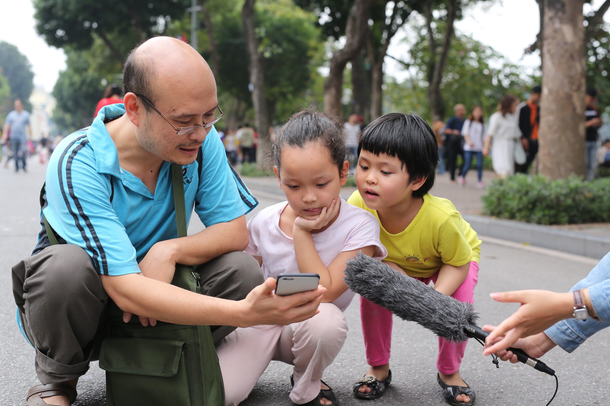 Đối diện quái vật Momo, phụ huynh Việt ngậm ngùi thừa nhận không kiểm soát nội dung con cái xem hàng ngày trên Youtube - Ảnh 3. Đối diện quái vật Momo, phụ huynh Việt ngậm ngùi thừa nhận không kiểm soát nội dung con cái xem hàng ngày trên Youtube - Ảnh 3.