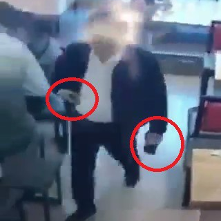 B&aacute;t phở đắt nhất MXH: Đi ăn s&aacute;ng để qu&ecirc;n iPhone X, khổ chủ &ocirc;m hận v&igrave; vừa quay đi đ&atilde; c&oacute; người cầm gi&uacute;p - Ảnh 2.