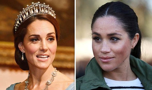 Chuy&ecirc;n gia cảnh b&aacute;o Meghan cần ở đ&uacute;ng vị tr&iacute; của m&igrave;nh, C&ocirc;ng nương Kate mới l&agrave; Ho&agrave;ng hậu trong tương lai - Ảnh 1.