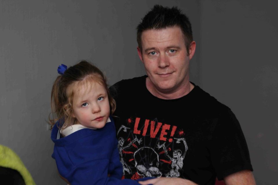 Ngủ một giấc, bé gái tỉnh dậy bất ngờ mất đi khả năng giao tiếp và đi lại khiến cả nhà nín lặng trong đau đớn - Ảnh 4. Ngủ một giấc, bé gái tỉnh dậy bất ngờ mất đi khả năng giao tiếp và đi lại khiến cả nhà nín lặng trong đau đớn - Ảnh 4.