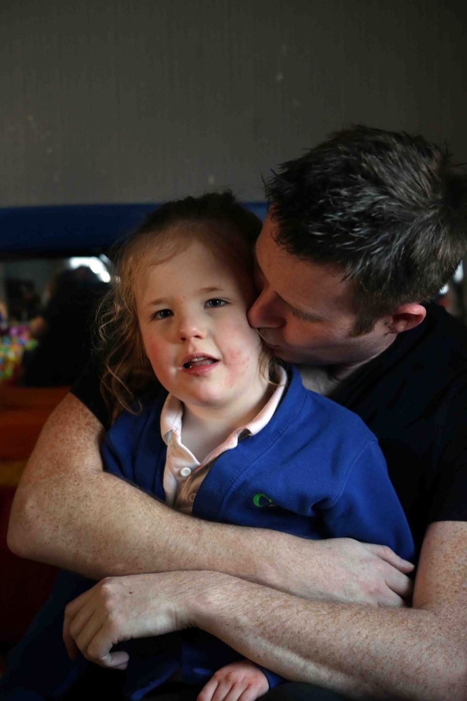 Ngủ một giấc, bé gái tỉnh dậy bất ngờ mất đi khả năng giao tiếp và đi lại khiến cả nhà nín lặng trong đau đớn - Ảnh 3. Ngủ một giấc, bé gái tỉnh dậy bất ngờ mất đi khả năng giao tiếp và đi lại khiến cả nhà nín lặng trong đau đớn - Ảnh 3.