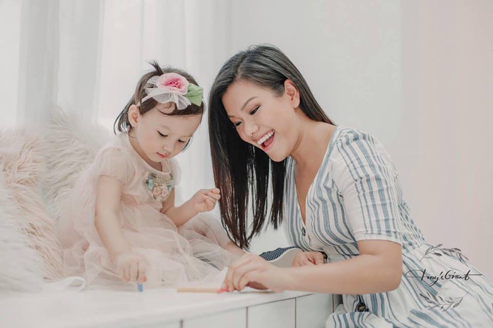 Các mẹ bỉm sữa xung quanh thi nhau luyện con ngủ, thế nhưng có nhiều mẹ lại thấy day dứt vô cùng bởi điều này và ca sỹ Phương Vy cũng vậy - Ảnh 1. Các mẹ bỉm sữa xung quanh thi nhau luyện con ngủ, thế nhưng có nhiều mẹ lại thấy day dứt vô cùng bởi điều này và ca sỹ Phương Vy cũng vậy - Ảnh 1.
