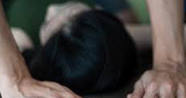 Cha mẹ đi l&agrave;m thu&ecirc;, con g&aacute;i 12 tuổi ở nh&agrave; bị &ldquo;&ocirc;ng ch&uacute;&rdquo; s&aacute;t v&aacute;ch l&agrave;m bậy - Ảnh 1.