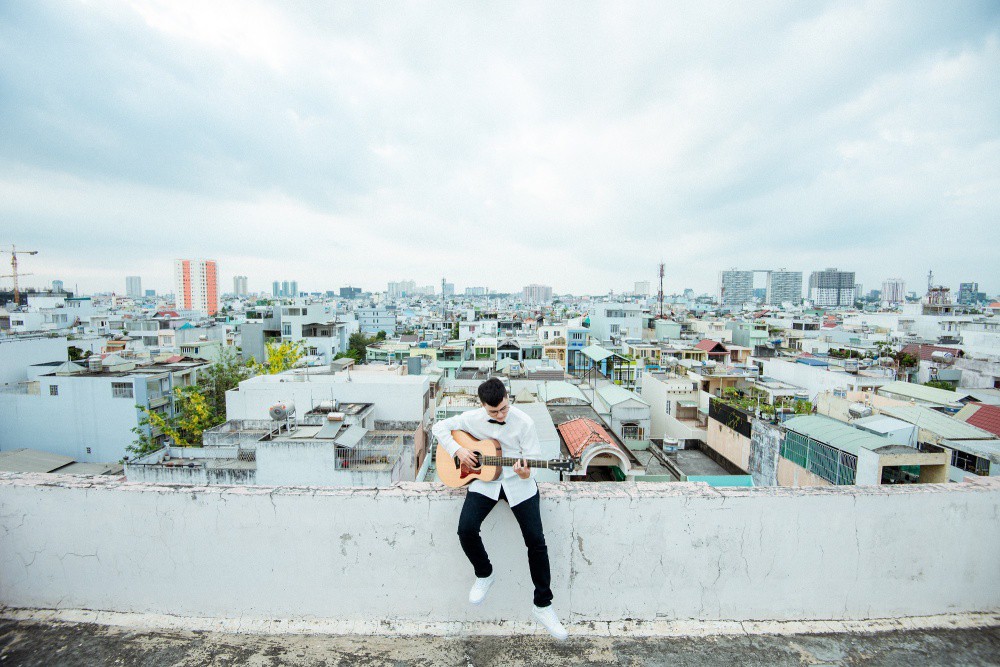Lê Thiện Hiếu ra mắt ca khúc tỏ tình dành cho những chàng trai nhút nhát - Ảnh 2. Lê Thiện Hiếu ra mắt ca khúc tỏ tình dành cho những chàng trai nhút nhát - Ảnh 2.
