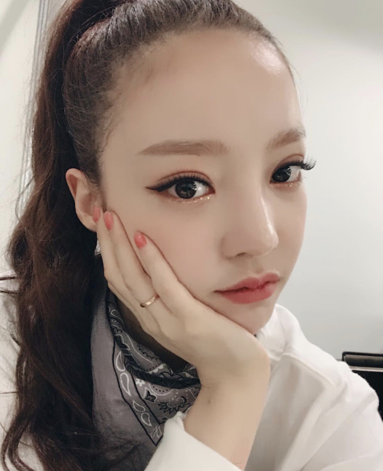 Hậu scandal bị bạn trai bạo hành tống tiền, người đẹp “City Hunter” Goo Hara xuất hiện xinh đẹp sau phẫu thuật mí mắt - Ảnh 2. Hậu scandal bị bạn trai bạo hành tống tiền, người đẹp “City Hunter” Goo Hara xuất hiện xinh đẹp sau phẫu thuật mí mắt - Ảnh 2.