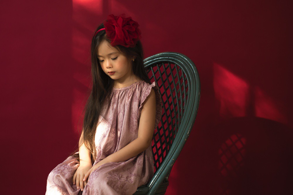 Công chúa lai nhà Đoan Trang xinh đẹp hút hồn qua ống kính cậu ruột - Ảnh 4. Công chúa lai nhà Đoan Trang xinh đẹp hút hồn qua ống kính cậu ruột - Ảnh 4.