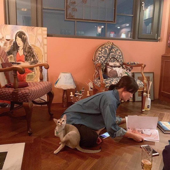 Song Hye Kyo tận hưởng thời gian nghỉ ngơi nhưng lại dấy l&ecirc;n tin đồn bầu b&iacute; nhờ chi tiết n&agrave;y  - Ảnh 2.