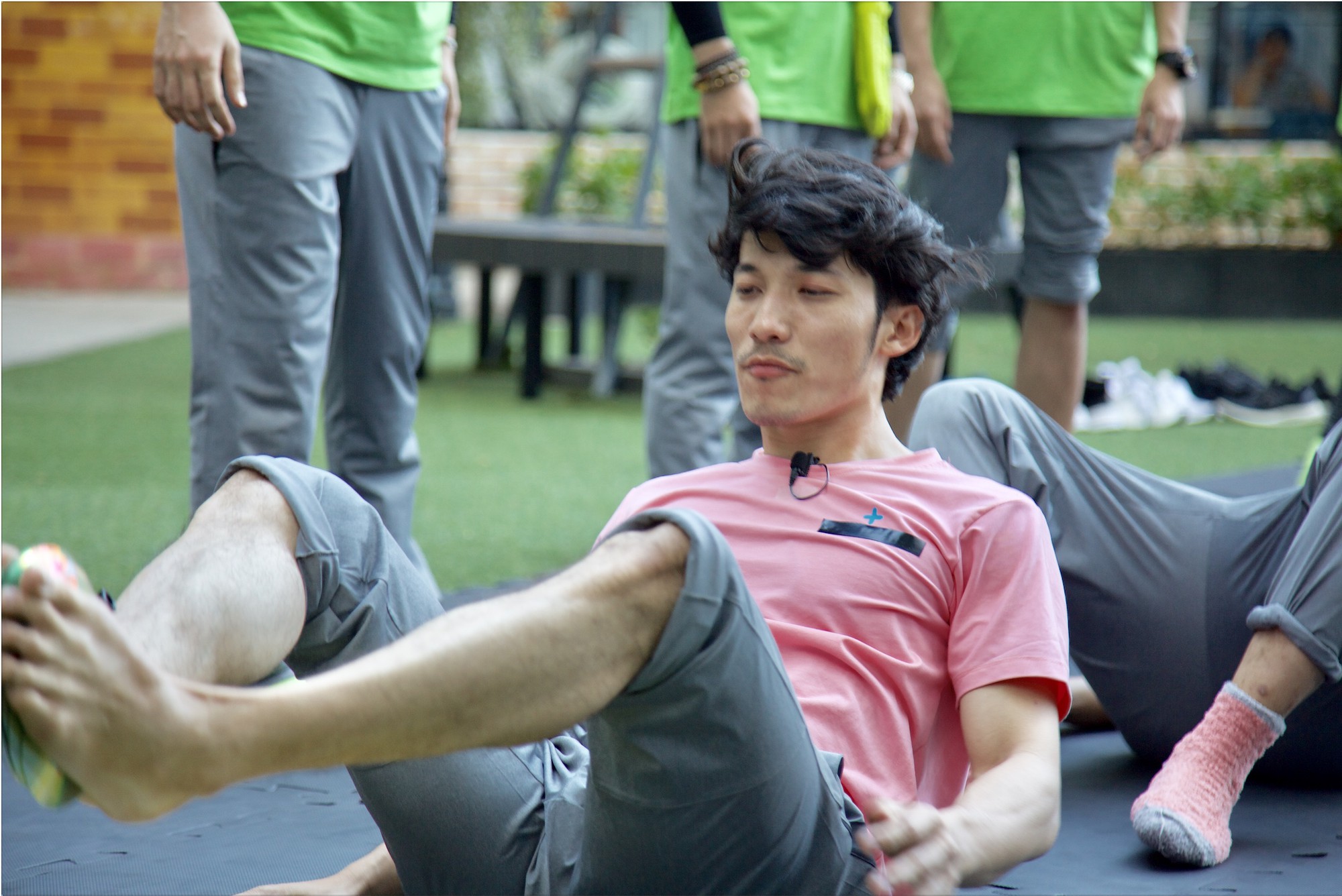 Running Man phiên bản Việt: Trấn Thành mất kiểm soát, cởi áo gào thét khiến ai cũng hoảng sợ - Ảnh 9. Running Man phiên bản Việt: Trấn Thành mất kiểm soát, cởi áo gào thét khiến ai cũng hoảng sợ - Ảnh 9.