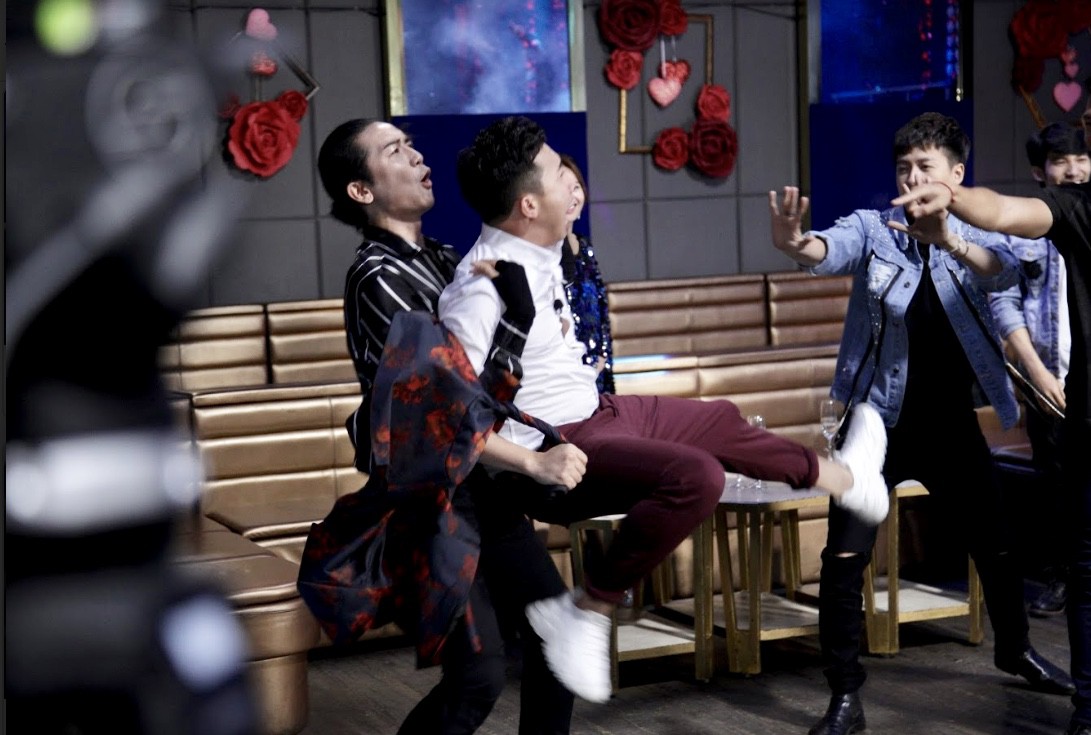 Running Man phiên bản Việt: Trấn Thành mất kiểm soát, cởi áo gào thét khiến ai cũng hoảng sợ - Ảnh 3. Running Man phiên bản Việt: Trấn Thành mất kiểm soát, cởi áo gào thét khiến ai cũng hoảng sợ - Ảnh 3.