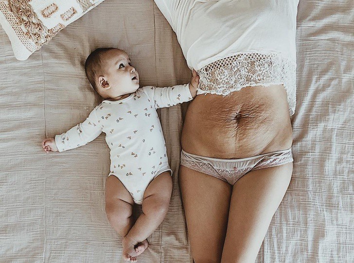 Chẳng ngại ngần khoe chiếc bụng chảy xệ, ngấn mỡ lên MXH sau khi sinh 5 đứa con, thứ người mẹ trẻ nhận về còn hơn cả tuyệt vời - Ảnh 2. Chẳng ngại ngần khoe chiếc bụng chảy xệ, ngấn mỡ lên MXH sau khi sinh 5 đứa con, thứ người mẹ trẻ nhận về còn hơn cả tuyệt vời - Ảnh 2.