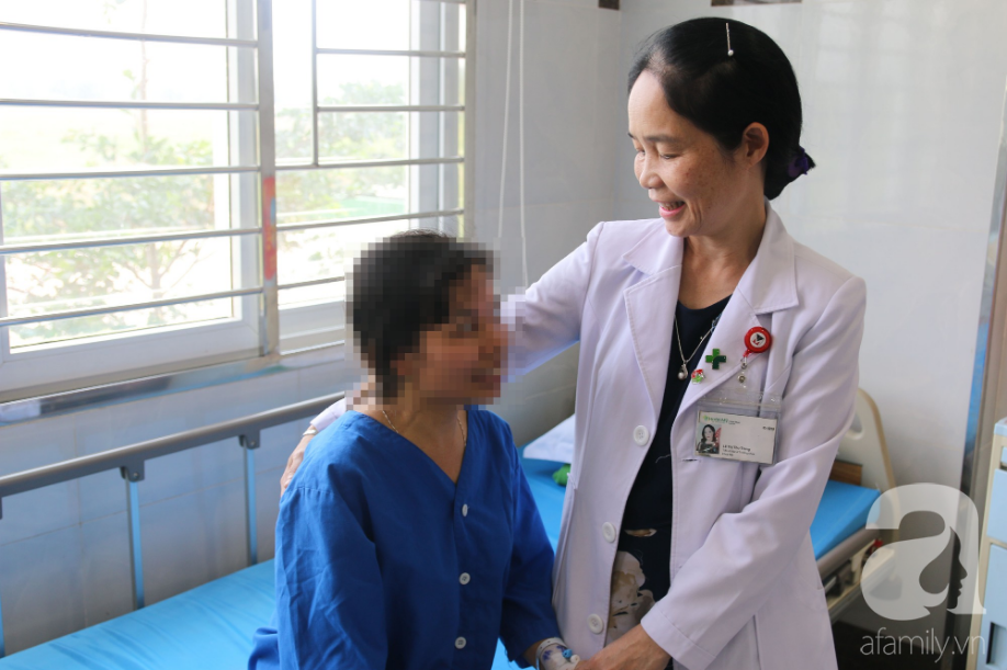 Người phụ nữ 35 tuổi mang cặp giun đũa dài đến 20cm trong tá tràng: Cảnh báo không thừa cho người hay ăn rau sống - Ảnh 1. Người phụ nữ 35 tuổi mang cặp giun đũa dài đến 20cm trong tá tràng: Cảnh báo không thừa cho người hay ăn rau sống - Ảnh 1.