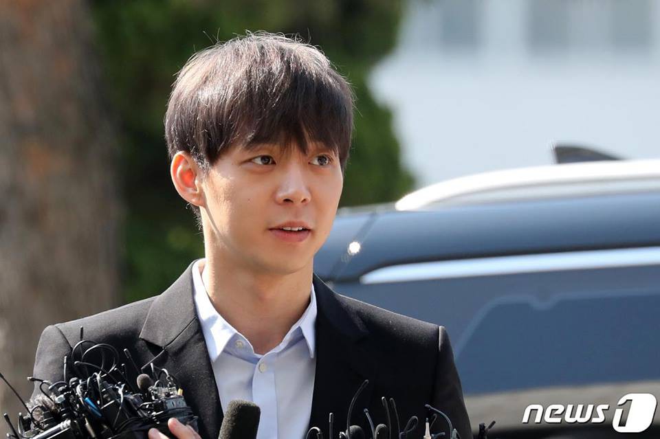 Mỹ nam Hoàng tử gác mái Park Yoochun đến Sở cảnh sát để tiếp nhận điều tra, nhưng phản ứng của netizen mới là điều đáng chú ý - Ảnh 2. Mỹ nam Hoàng tử gác mái Park Yoochun đến Sở cảnh sát để tiếp nhận điều tra, nhưng phản ứng của netizen mới là điều đáng chú ý - Ảnh 2.