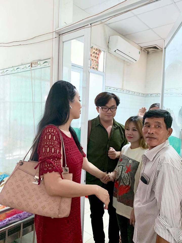 Thực hư thông tin nghệ sĩ Lê Bình rơi vào hôn mê sâu, nguy kịch vì ung thư phổi di căn - Ảnh 6. Thực hư thông tin nghệ sĩ Lê Bình rơi vào hôn mê sâu, nguy kịch vì ung thư phổi di căn - Ảnh 6.