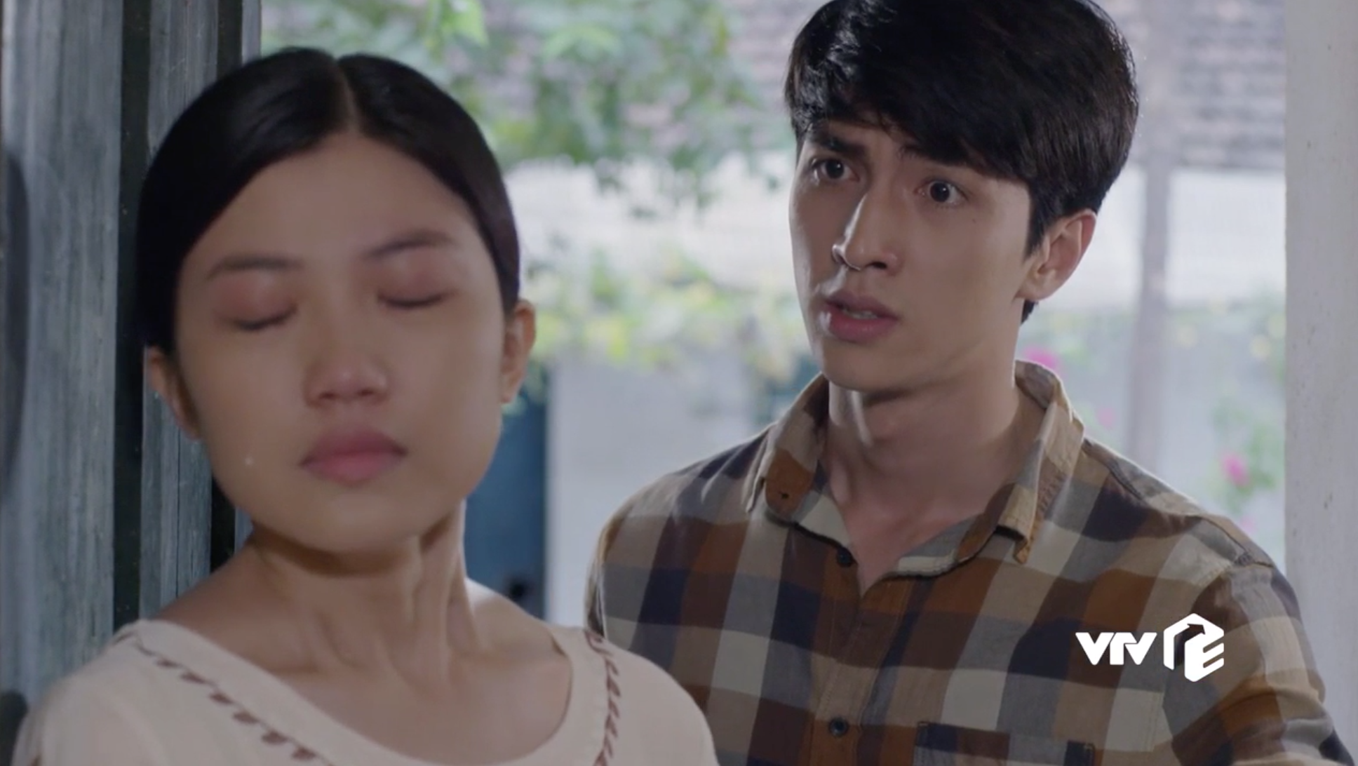 Những cô gái trong thành phố tập 33: Tùng quyết định Nam tiến, Mai tiếc nuối cũng đã muộn màng - Ảnh 8. Những cô gái trong thành phố tập 33: Tùng quyết định Nam tiến, Mai tiếc nuối cũng đã muộn màng - Ảnh 8.