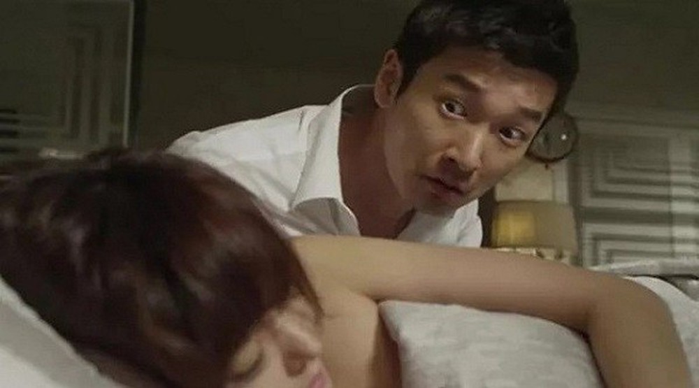 3 năm yêu, 1 tháng kết hôn tôi bị vợ lừa ngoạn mục, chỉ một đêm đi làm về muộn tôi chết điếng khi nhìn thấy bộ mặt thật của cô ấy - Ảnh 3. 3 năm yêu, 1 tháng kết hôn tôi bị vợ lừa ngoạn mục, chỉ một đêm đi làm về muộn tôi chết điếng khi nhìn thấy bộ mặt thật của cô ấy - Ảnh 3.