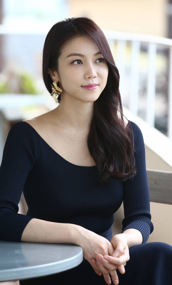 Cô dâu Hà Nội Kim Ok Bin bị chấn thương khi quay cảnh hành động phim đóng cùng Song Joong Ki - Ảnh 3.
