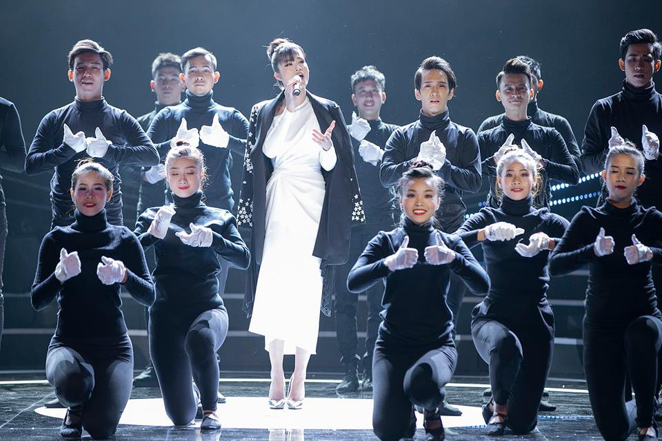 Đông Nhi bị Lệ Quyên hằn học, đạo diễn giải Cống Hiến bất ngờ đăng tải loạt ảnh đẹp xuất thần và nhận xét thế này - Ảnh 5. Đông Nhi bị Lệ Quyên hằn học, đạo diễn giải Cống Hiến bất ngờ đăng tải loạt ảnh đẹp xuất thần và nhận xét thế này - Ảnh 5.