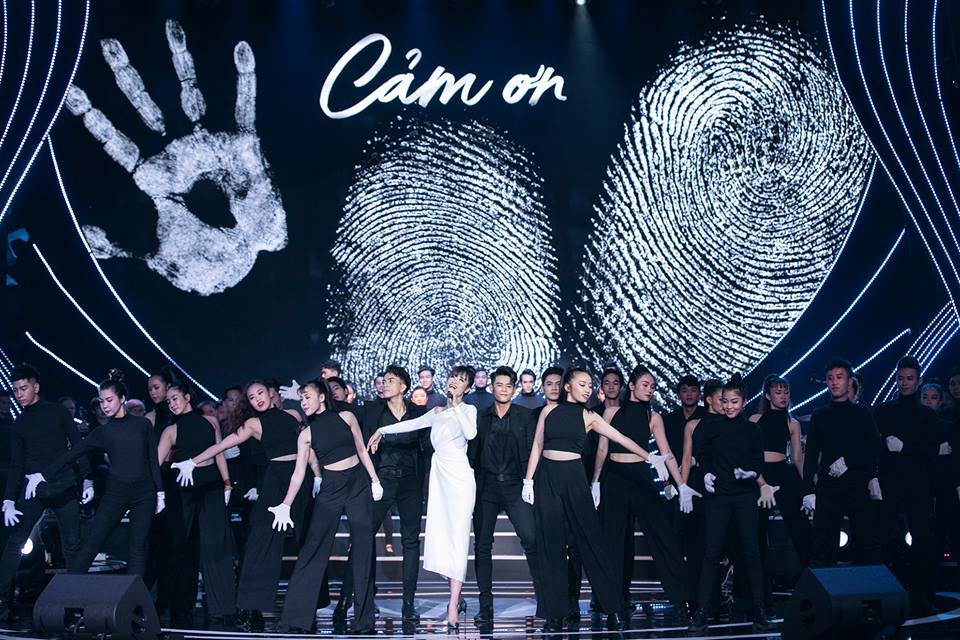 Đông Nhi bị Lệ Quyên hằn học, đạo diễn giải Cống Hiến bất ngờ đăng tải loạt ảnh đẹp xuất thần và nhận xét thế này - Ảnh 7. Đông Nhi bị Lệ Quyên hằn học, đạo diễn giải Cống Hiến bất ngờ đăng tải loạt ảnh đẹp xuất thần và nhận xét thế này - Ảnh 7.