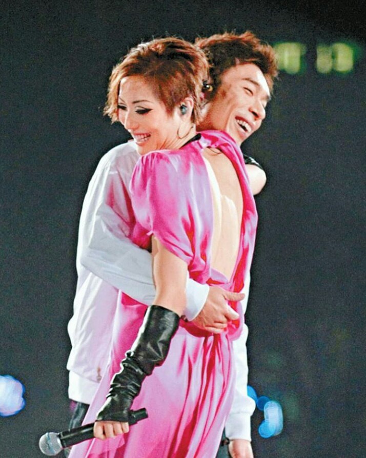 Thiên hậu Trịnh Tú Văn chính thức lên tiếng sau scandal 16 phút ngoại tình của chồng và Á hậu Hong Kong - Ảnh 3. Thiên hậu Trịnh Tú Văn chính thức lên tiếng sau scandal 16 phút ngoại tình của chồng và Á hậu Hong Kong - Ảnh 3.