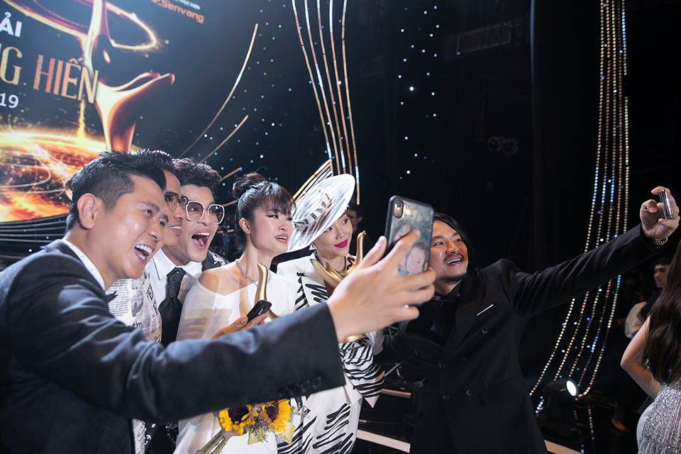 Đông Nhi bị Lệ Quyên hằn học, đạo diễn giải Cống Hiến bất ngờ đăng tải loạt ảnh đẹp xuất thần và nhận xét thế này - Ảnh 11. Đông Nhi bị Lệ Quyên hằn học, đạo diễn giải Cống Hiến bất ngờ đăng tải loạt ảnh đẹp xuất thần và nhận xét thế này - Ảnh 11.