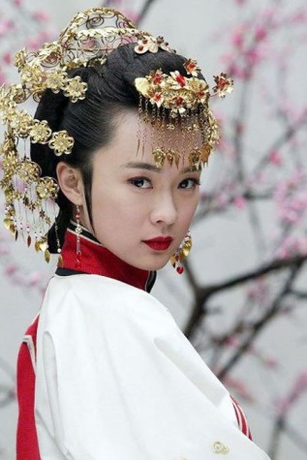 Hoài niệm về những mỹ nhân cổ trang nổi tiếng trên màn ảnh Hoa ngữ một thời - Ảnh 8.