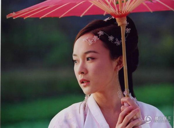 Hoài niệm về những mỹ nhân cổ trang nổi tiếng trên màn ảnh Hoa ngữ một thời - Ảnh 9.
