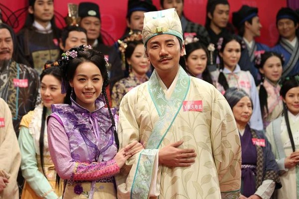 Trước scandal ngoại tình, Huỳnh Tâm Dĩnh đã mang tiếng là bình bông di động trong loạt vai diễn thiếu ấn tượng - Ảnh 15.