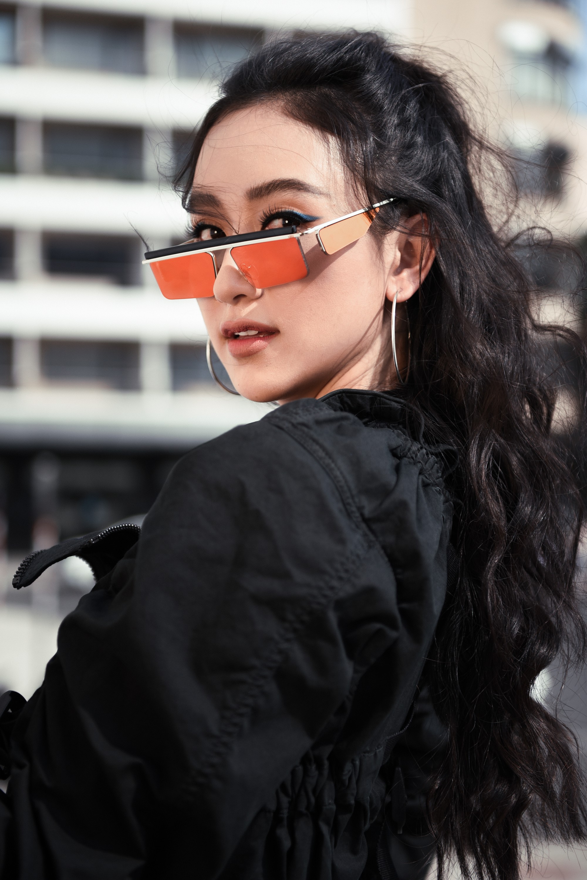 Chán dịu dàng hiền thục, Á hậu Hà Thu thả dáng xuống phố cực sành điệu - Ảnh 4. Chán dịu dàng hiền thục, Á hậu Hà Thu thả dáng xuống phố cực sành điệu - Ảnh 4.