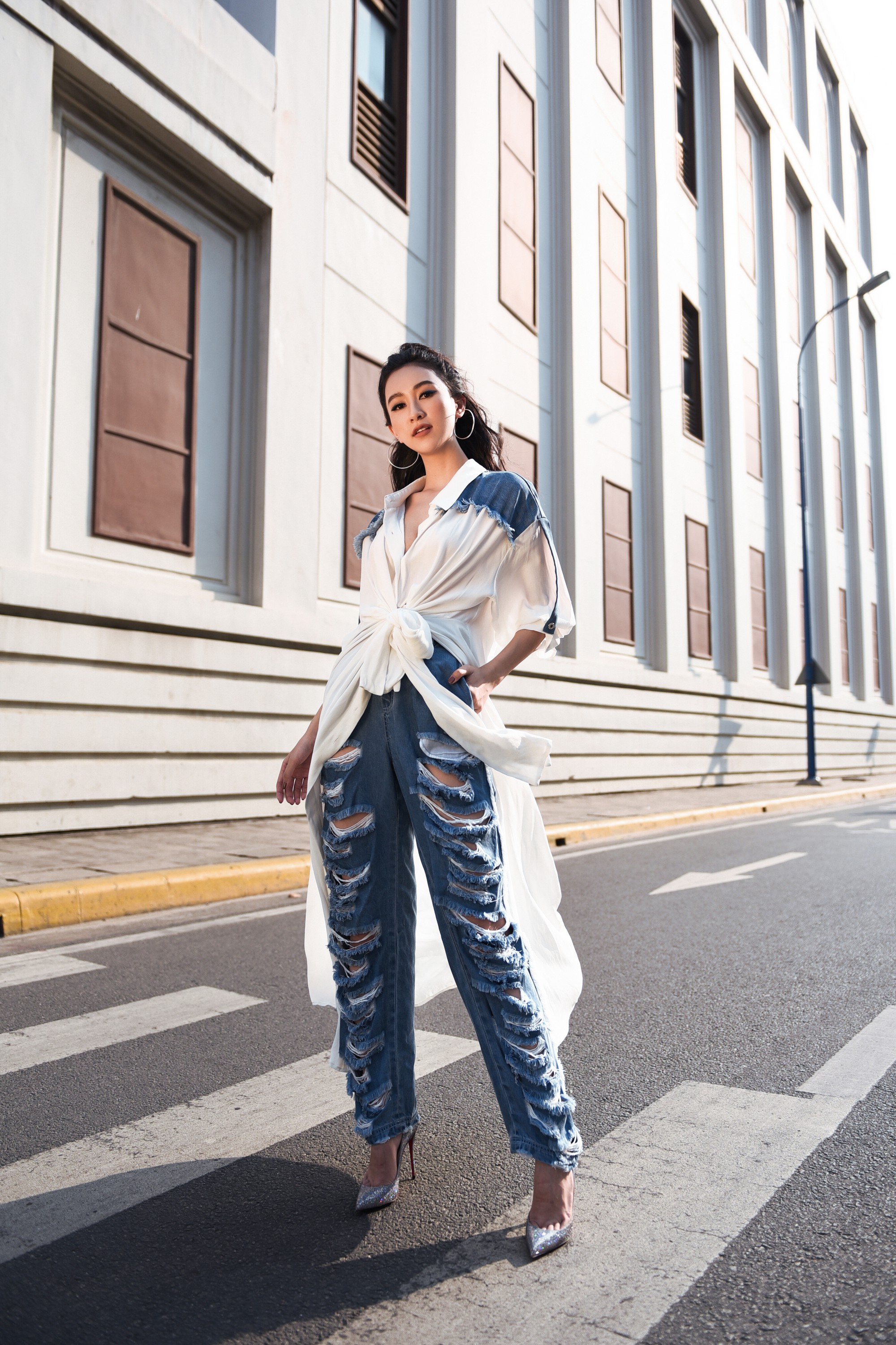 Chán dịu dàng hiền thục, Á hậu Hà Thu thả dáng xuống phố cực sành điệu - Ảnh 5. Chán dịu dàng hiền thục, Á hậu Hà Thu thả dáng xuống phố cực sành điệu - Ảnh 5.