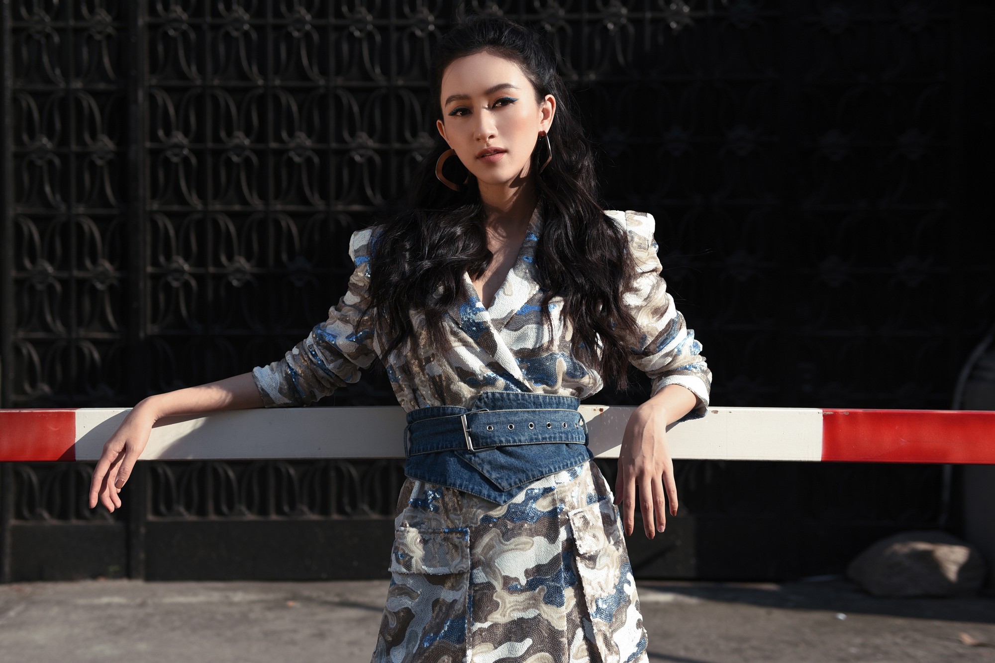 Chán dịu dàng hiền thục, Á hậu Hà Thu thả dáng xuống phố cực sành điệu - Ảnh 7. Chán dịu dàng hiền thục, Á hậu Hà Thu thả dáng xuống phố cực sành điệu - Ảnh 7.