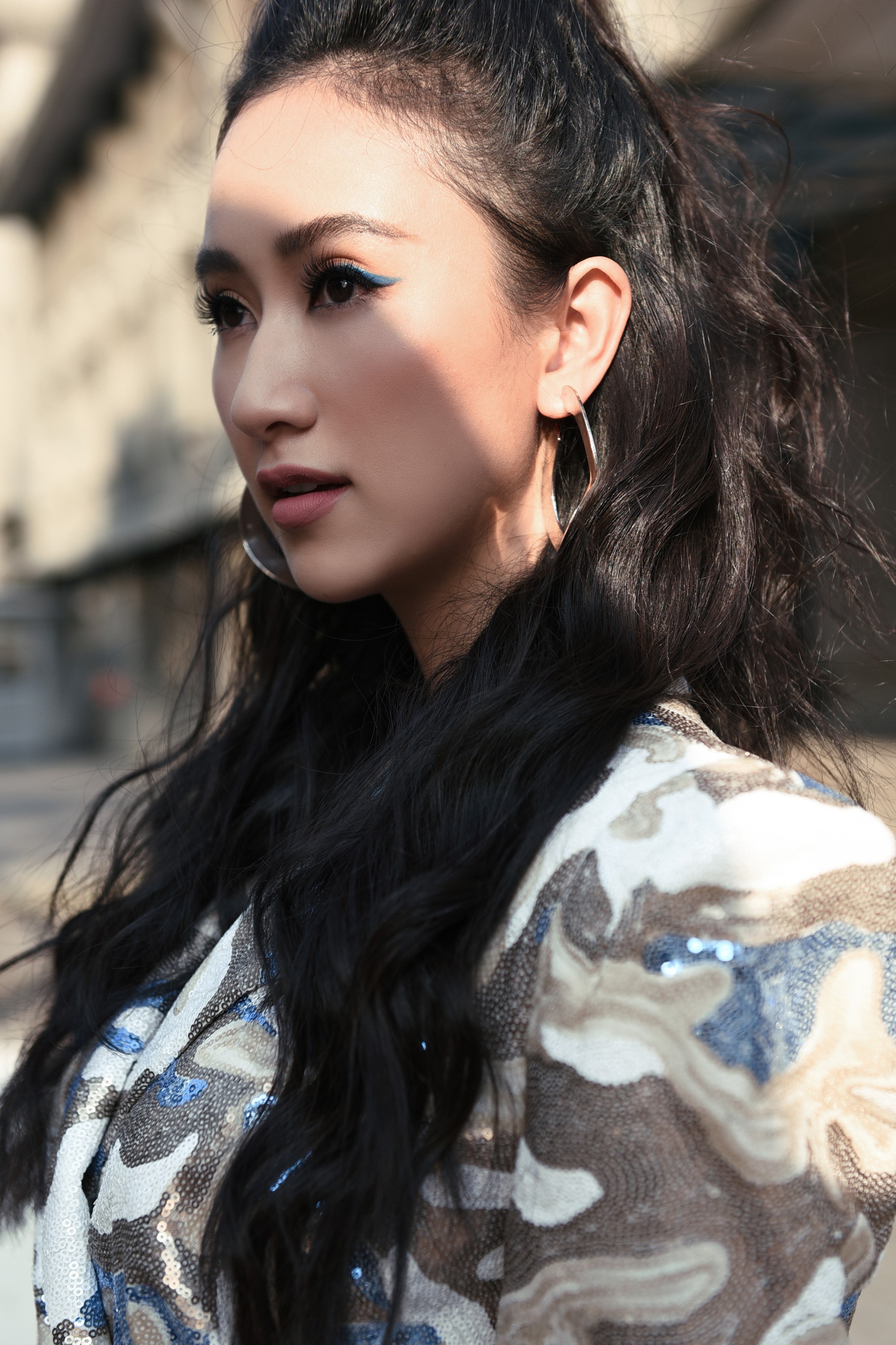 Chán dịu dàng hiền thục, Á hậu Hà Thu thả dáng xuống phố cực sành điệu - Ảnh 9. Chán dịu dàng hiền thục, Á hậu Hà Thu thả dáng xuống phố cực sành điệu - Ảnh 9.